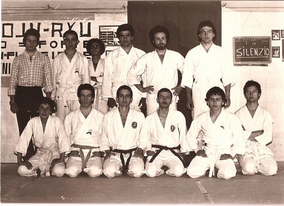 Foto di gruppo nella "Palestra" di Corso Cavour anno 1975